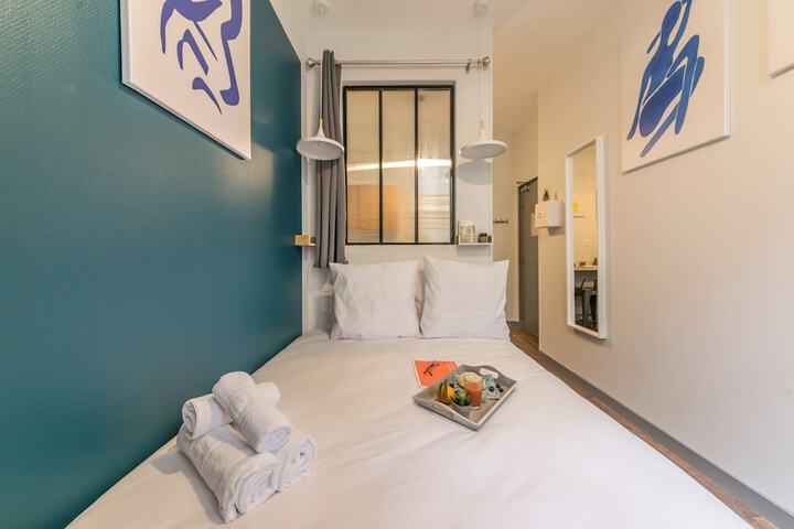 Room 17 of 185