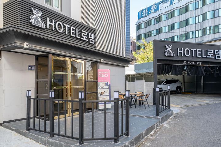 Hotel 7 of 142
