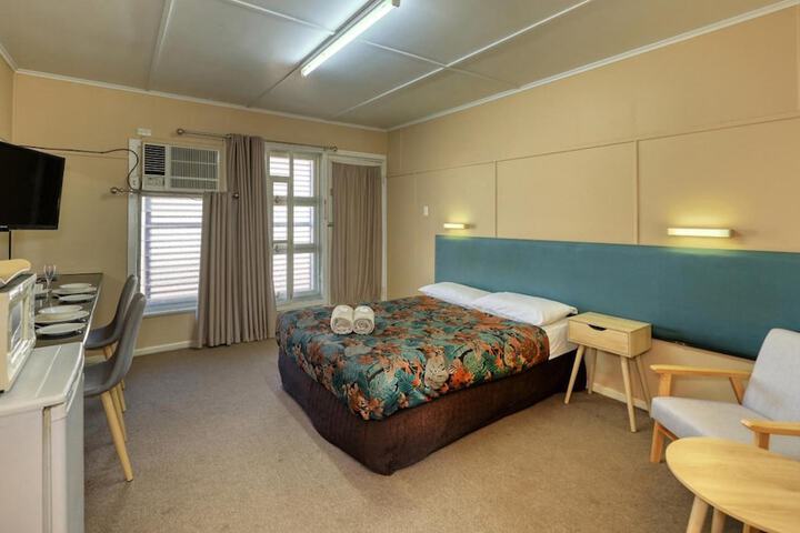 Room 6 of 27