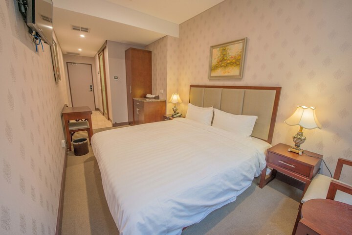 Room 9 of 47