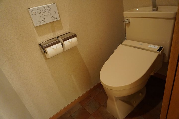 Room 12 of 110