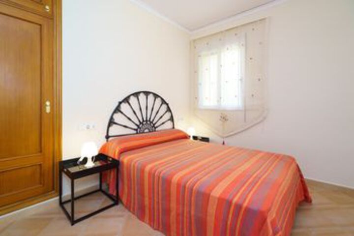 Room 5 of 11