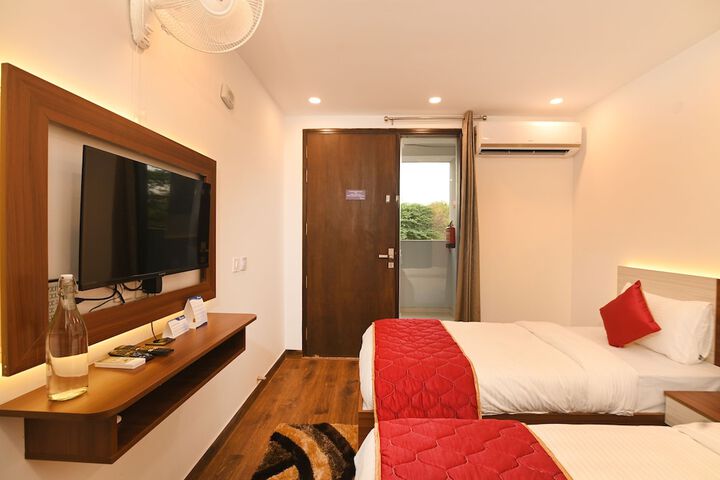 Room 6 of 17
