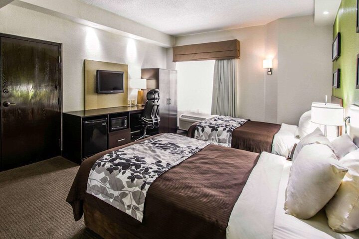 2 Double Beds (10 of 10)