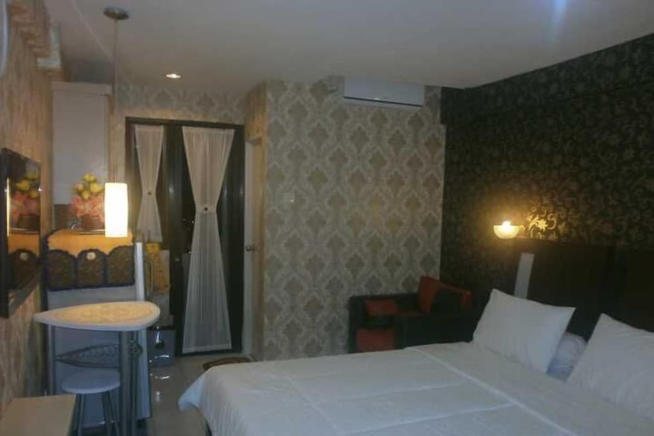 Room 2 of 9