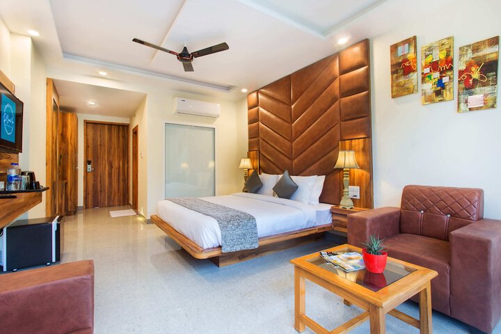 Room 6 of 9
