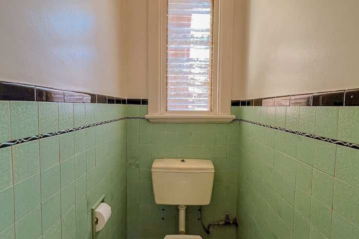 Room 11 of 19
