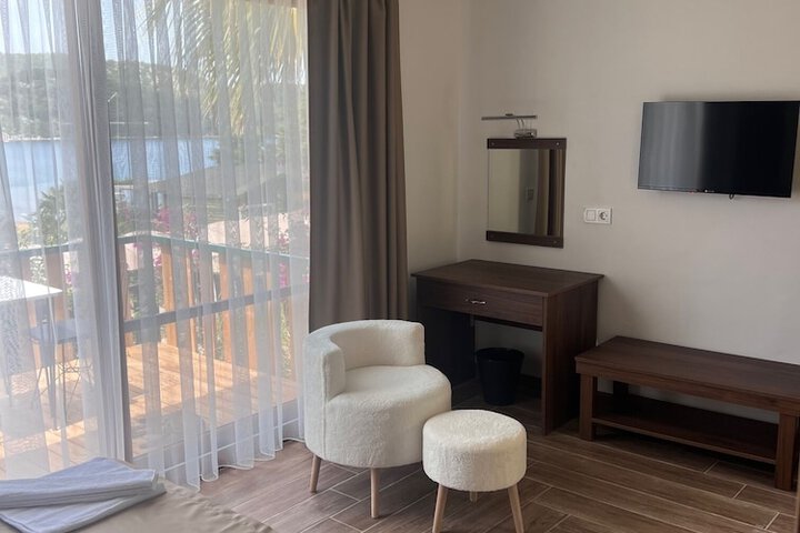 Room 3 of 40