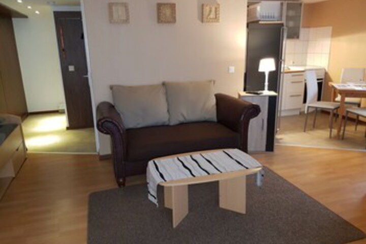 Room 6 of 11