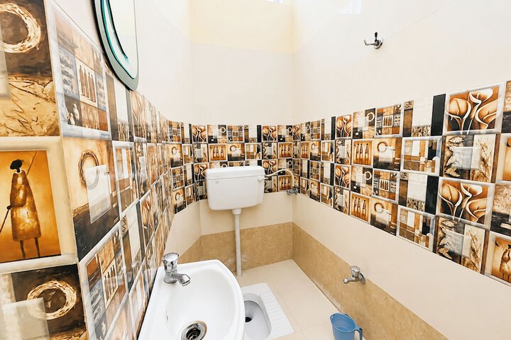Room 6 of 9