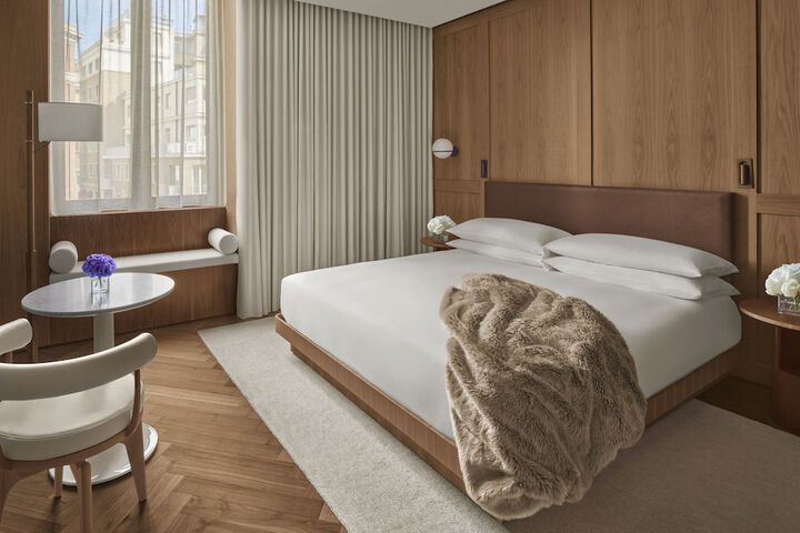 Room 6 of 82