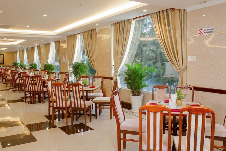 Dining 103 of 137