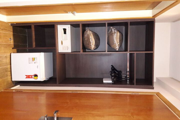Room 6 of 35
