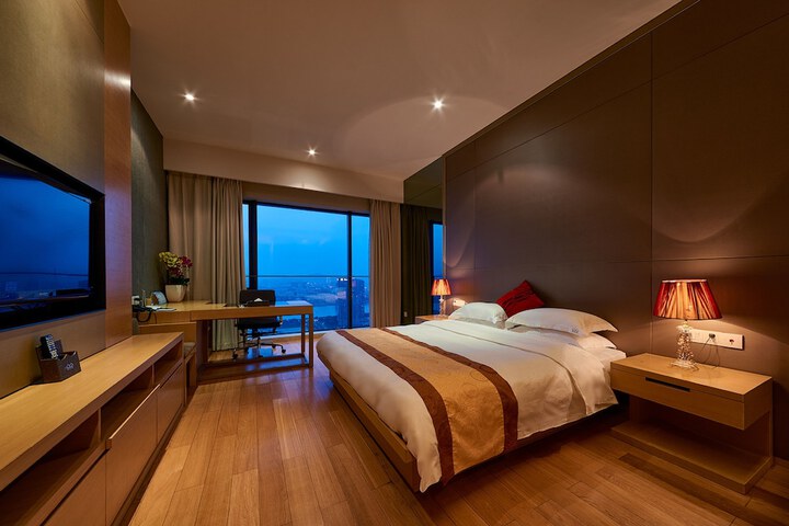 Room 11 of 76