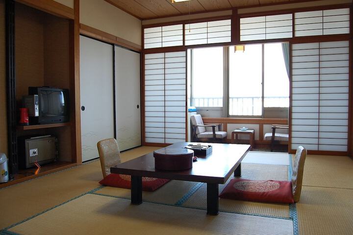 Room 3 of 17