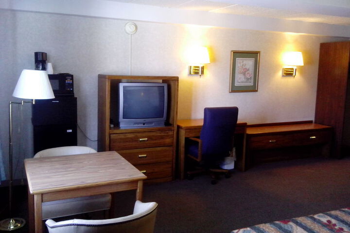 Room 2 of 8