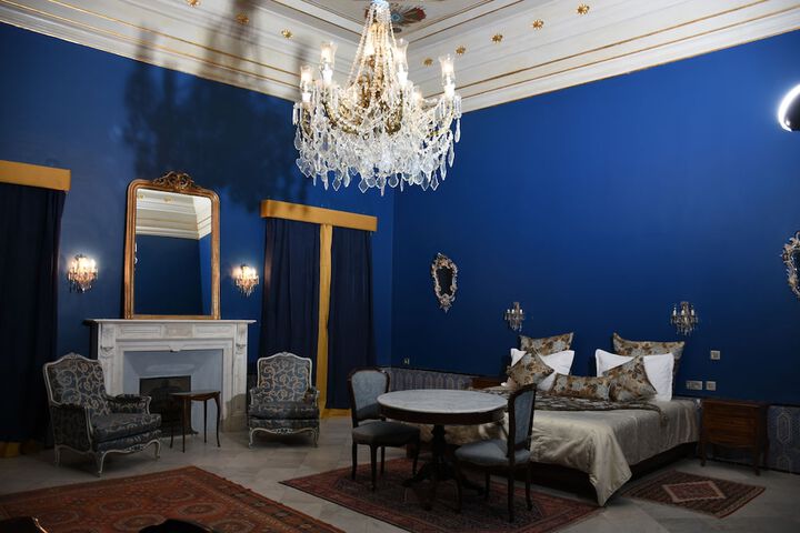 Room 10 of 42