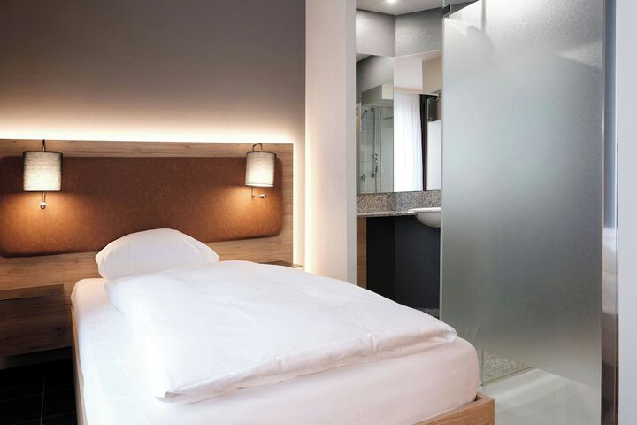 Room 15 of 74