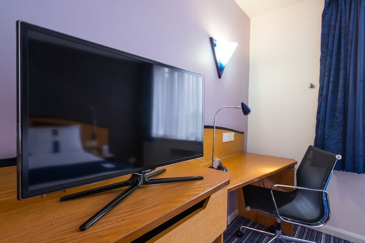 Room 9 of 50