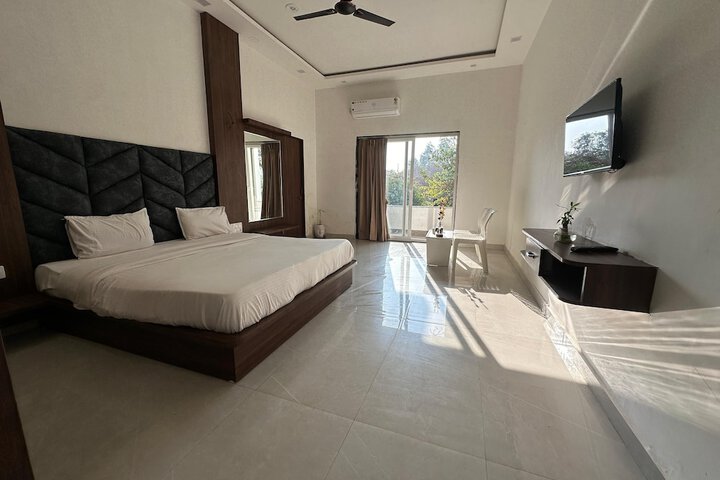 Room 2 of 16