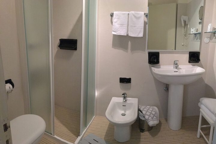 Room 70 of 154