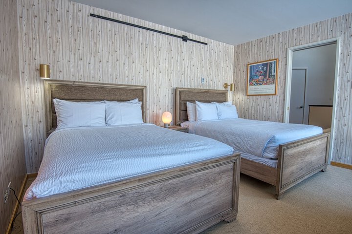 Room 15 of 215