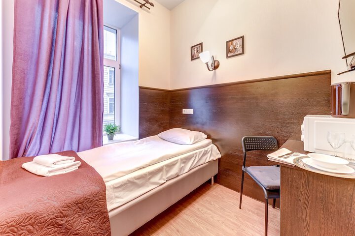 Room 17 of 30