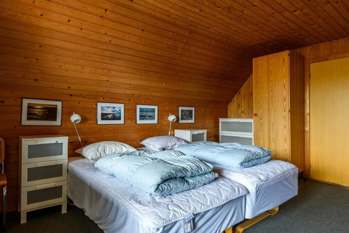 Room 4 of 16