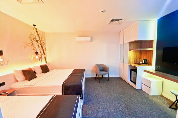 Room 9 of 27