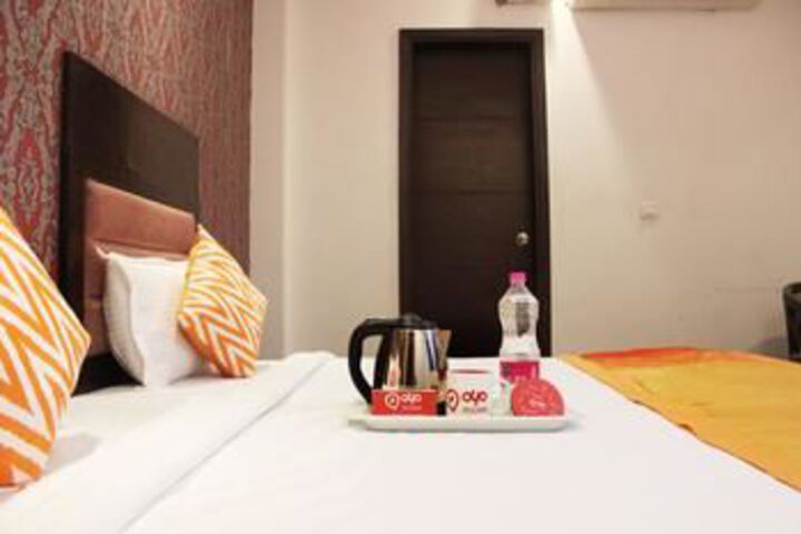 Room 12 of 16