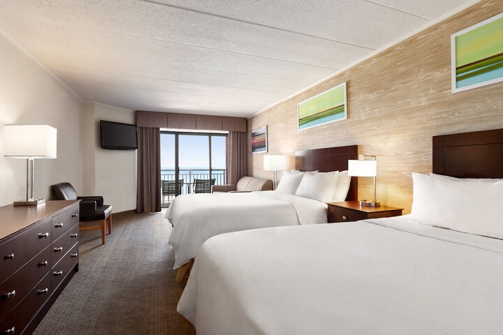 Suite City View Queen Bed (1 of 11)