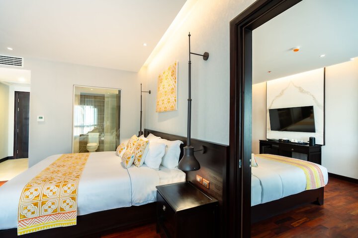 Room 5 of 125