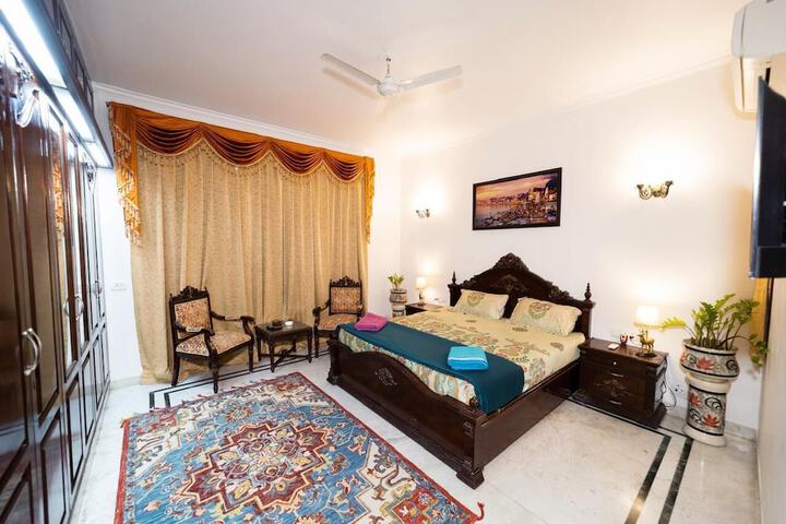 Room 4 of 28