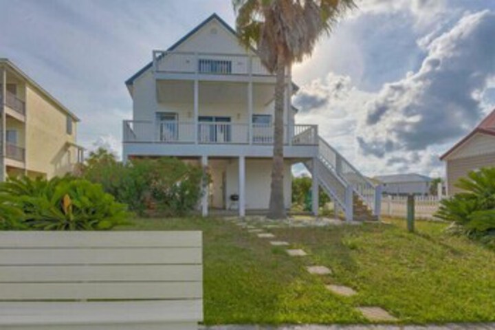Exterior of Beach Haven by Meyer Vacation Rentals