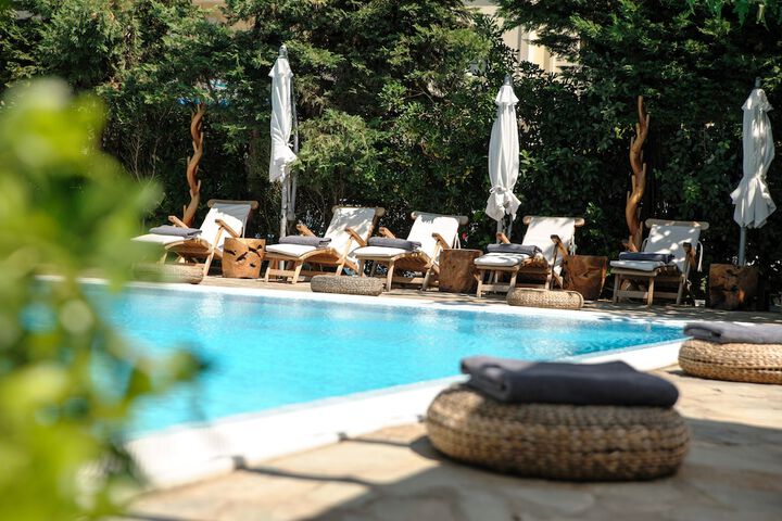 Pool 42 of 85