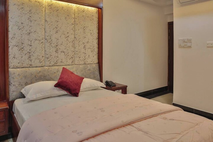 Room 16 of 32