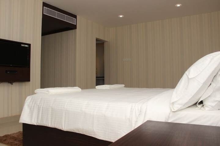 Room 2 of 16