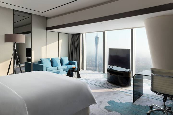 Room 33 of 95