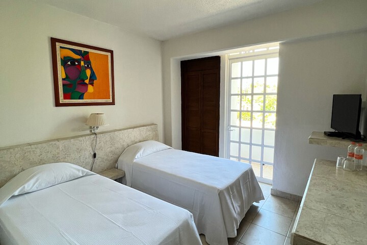 Room 4 of 15
