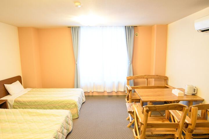 Room 11 of 19