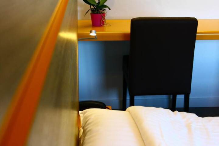 Room 17 of 38
