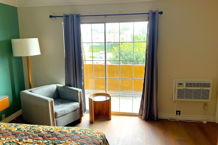 Room 10 of 29