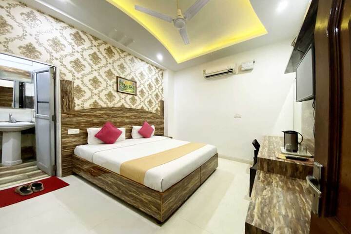 Room 8 of 17