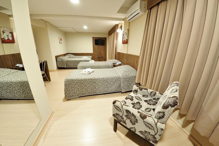 Room 13 of 38