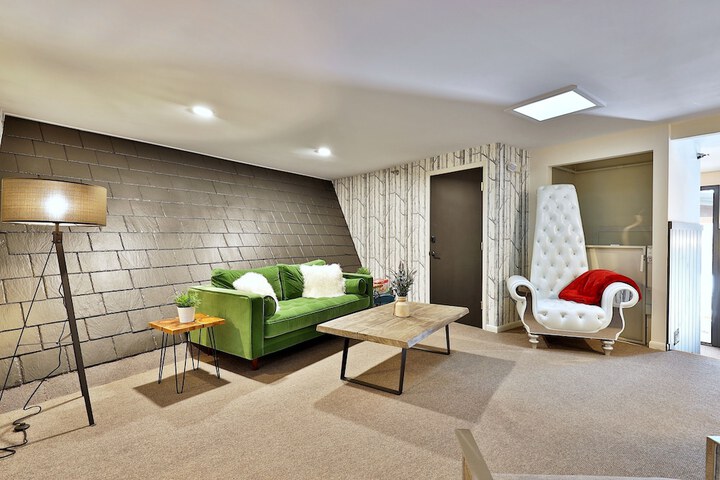 Room 5 of 24