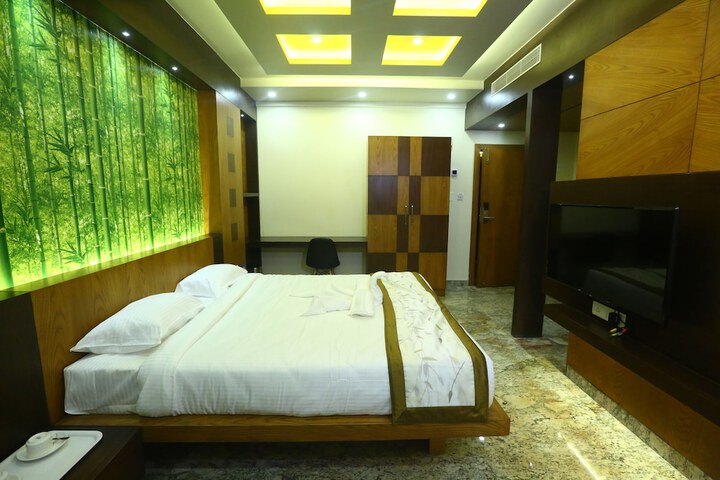 Room 8 of 38