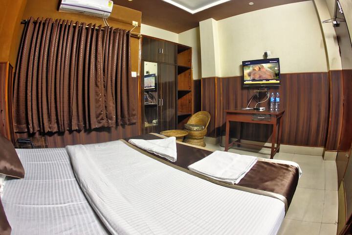 Room 8 of 33