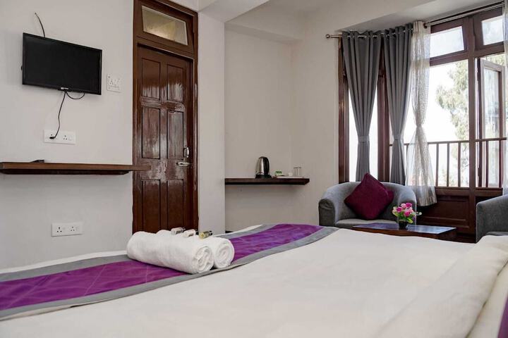 Room 3 of 27