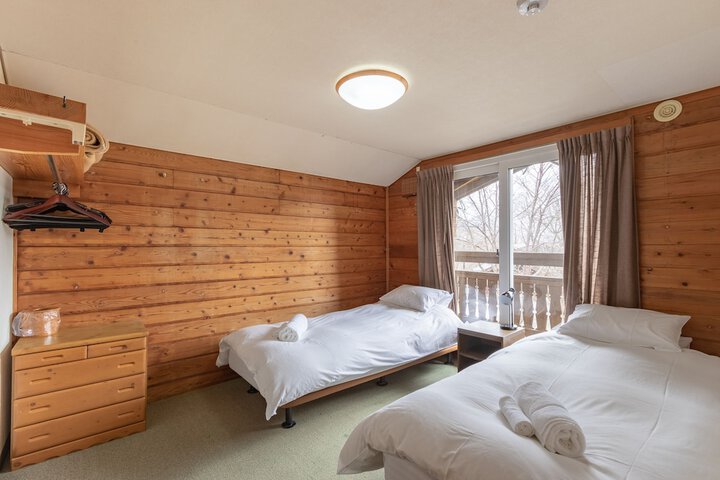 Room 4 of 18