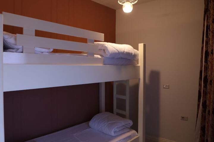 Room 41 of 86